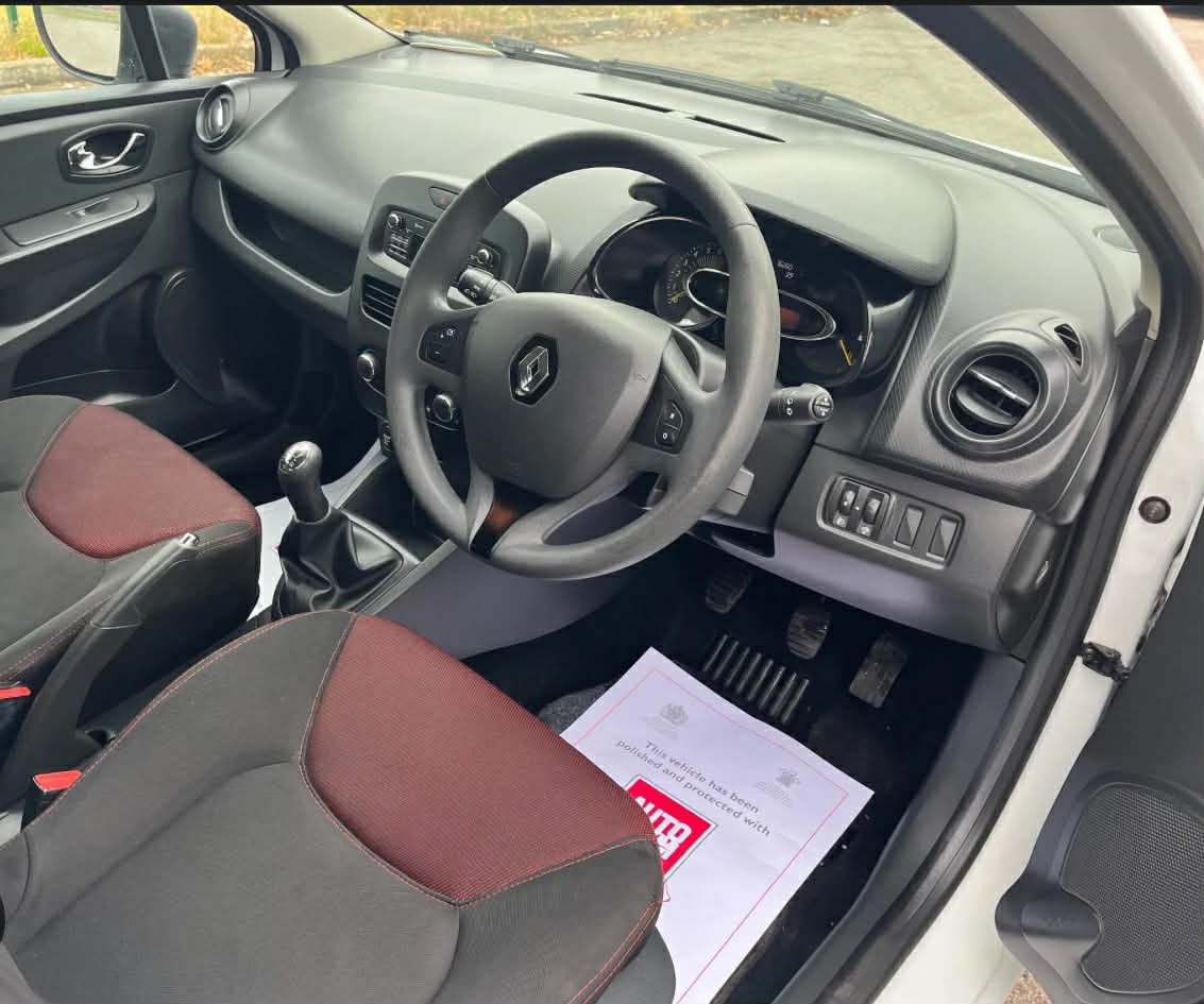 Used Renault Clio 2015 for sale - 76670901: Photo 2