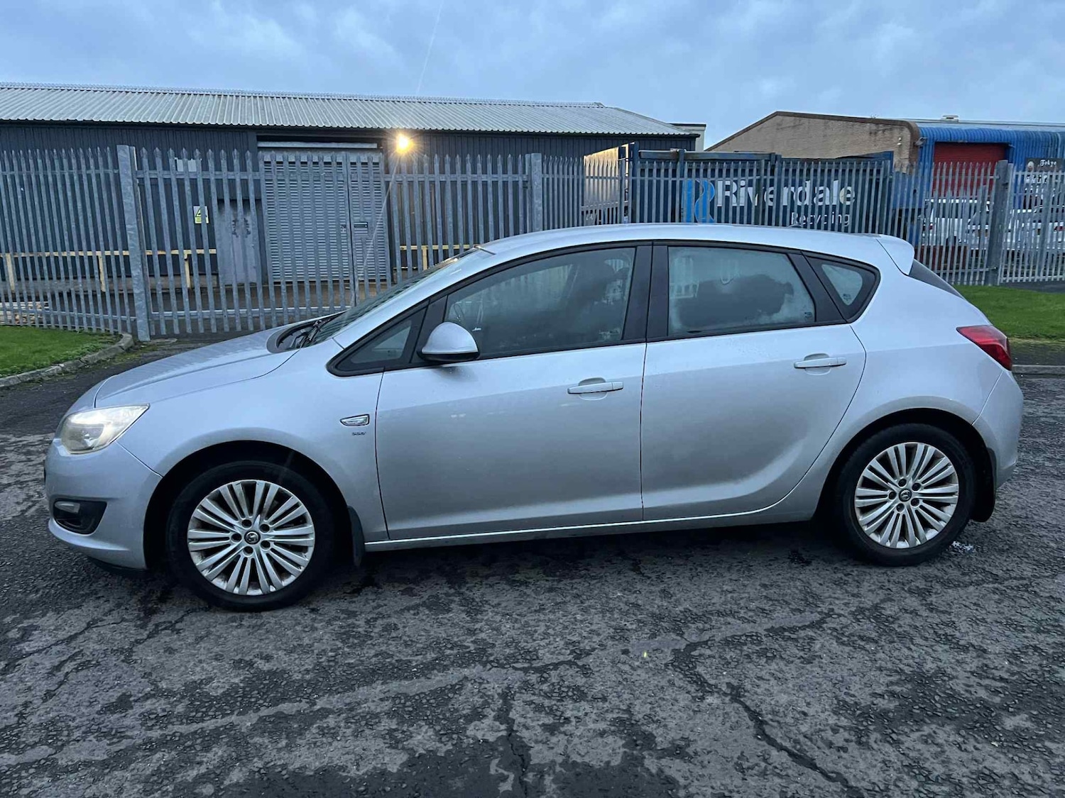 Used Vauxhall Astra 2013 for sale - 76555107: Photo 2