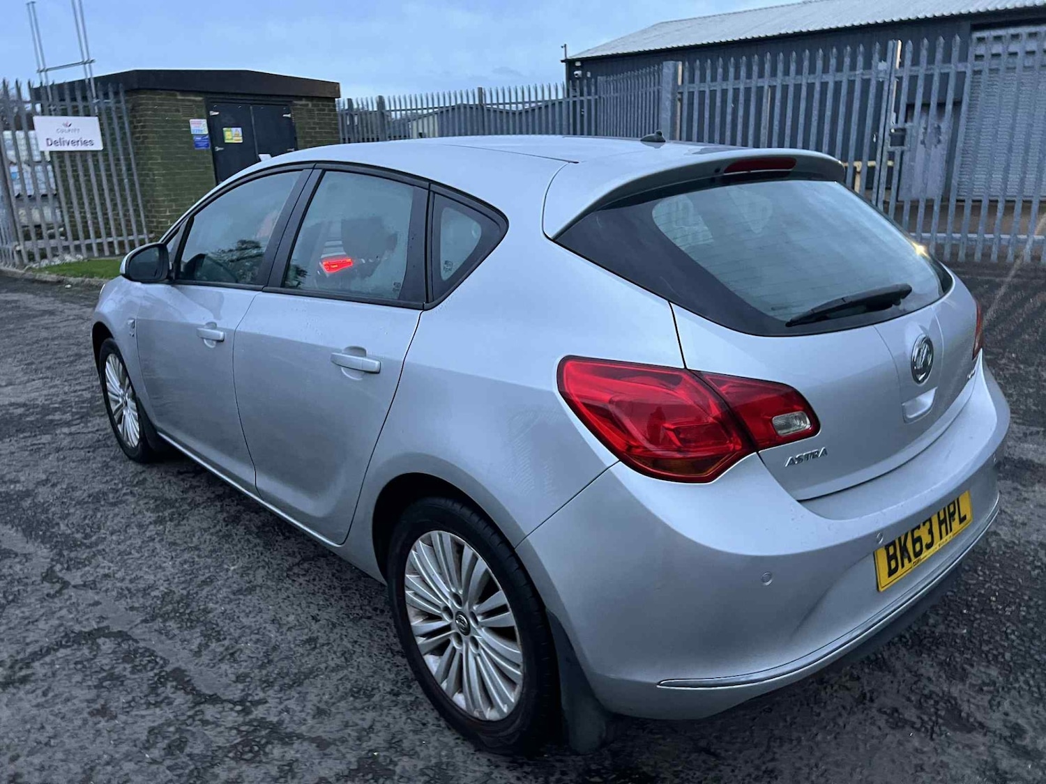 Used Vauxhall Astra 2013 for sale - 76555107: Photo 3