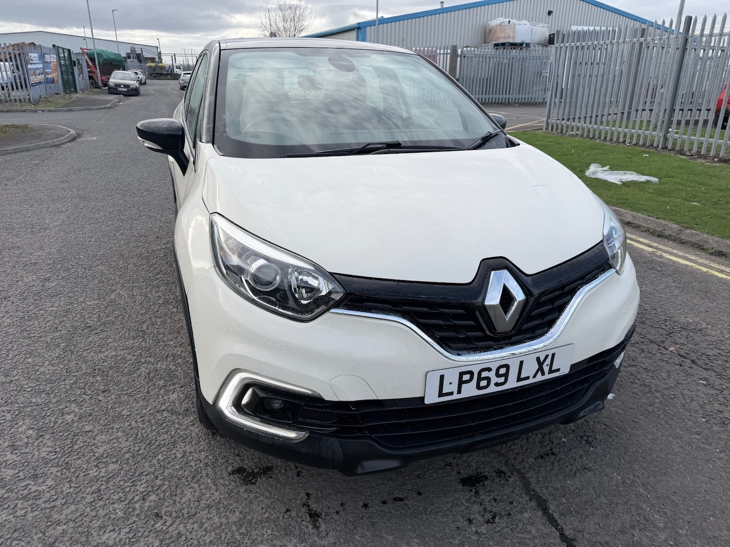 Used Renault Captur 2020 for sale - 78112729: Photo 2