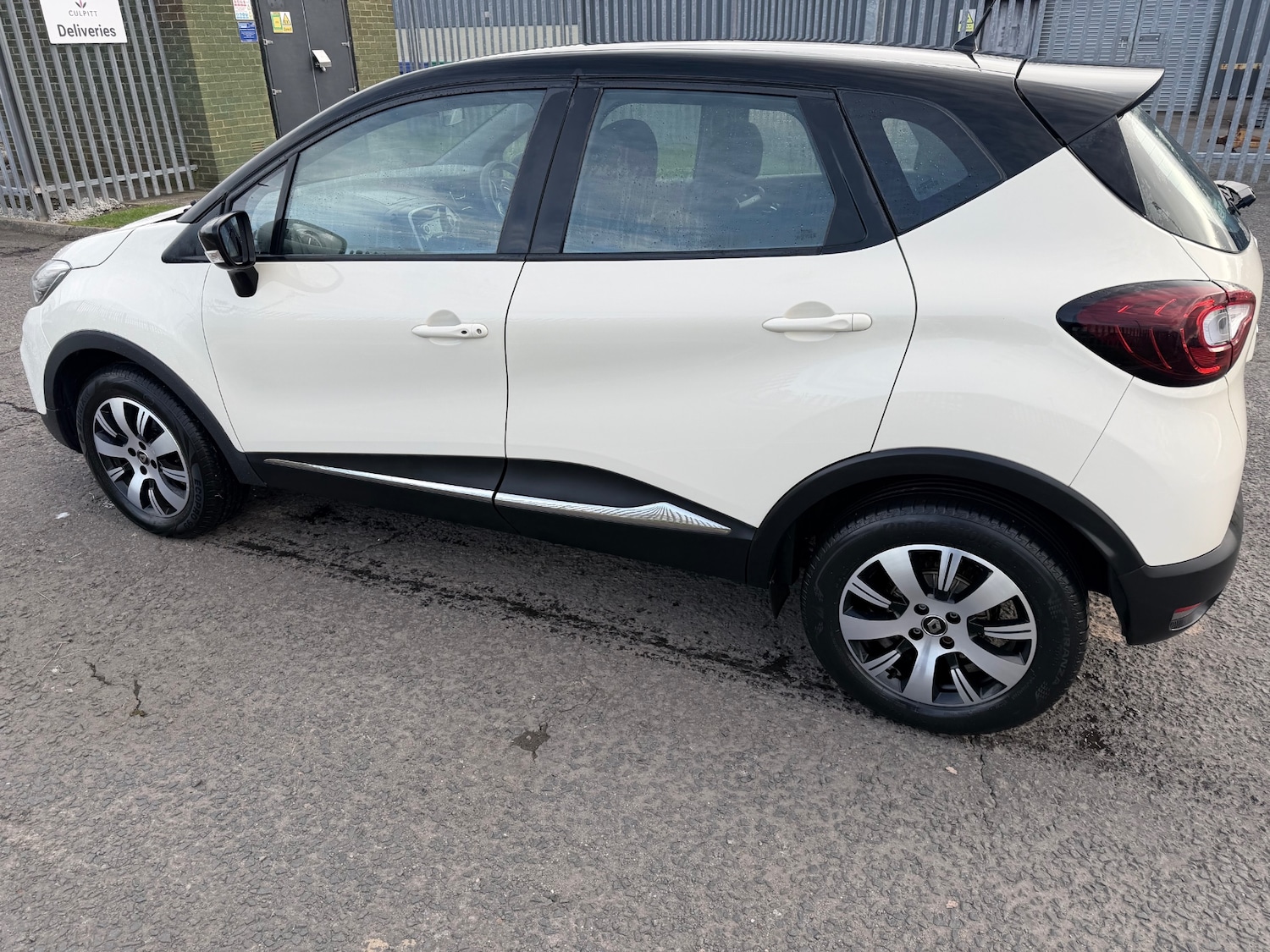 Used Renault Captur 2020 for sale - 78112729: Photo 6