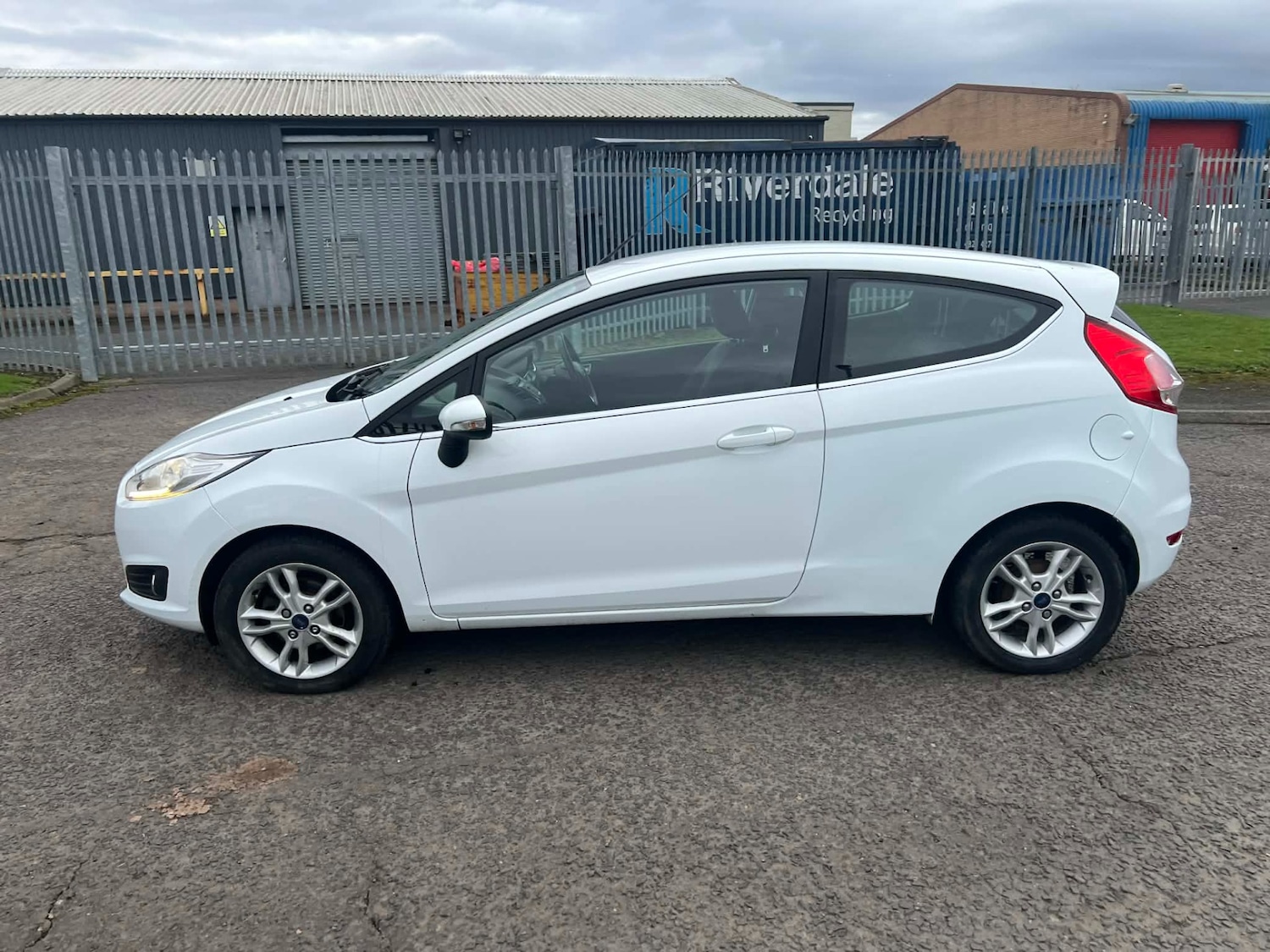 Used Ford Fiesta 2015 for sale - 77669211: Photo 2