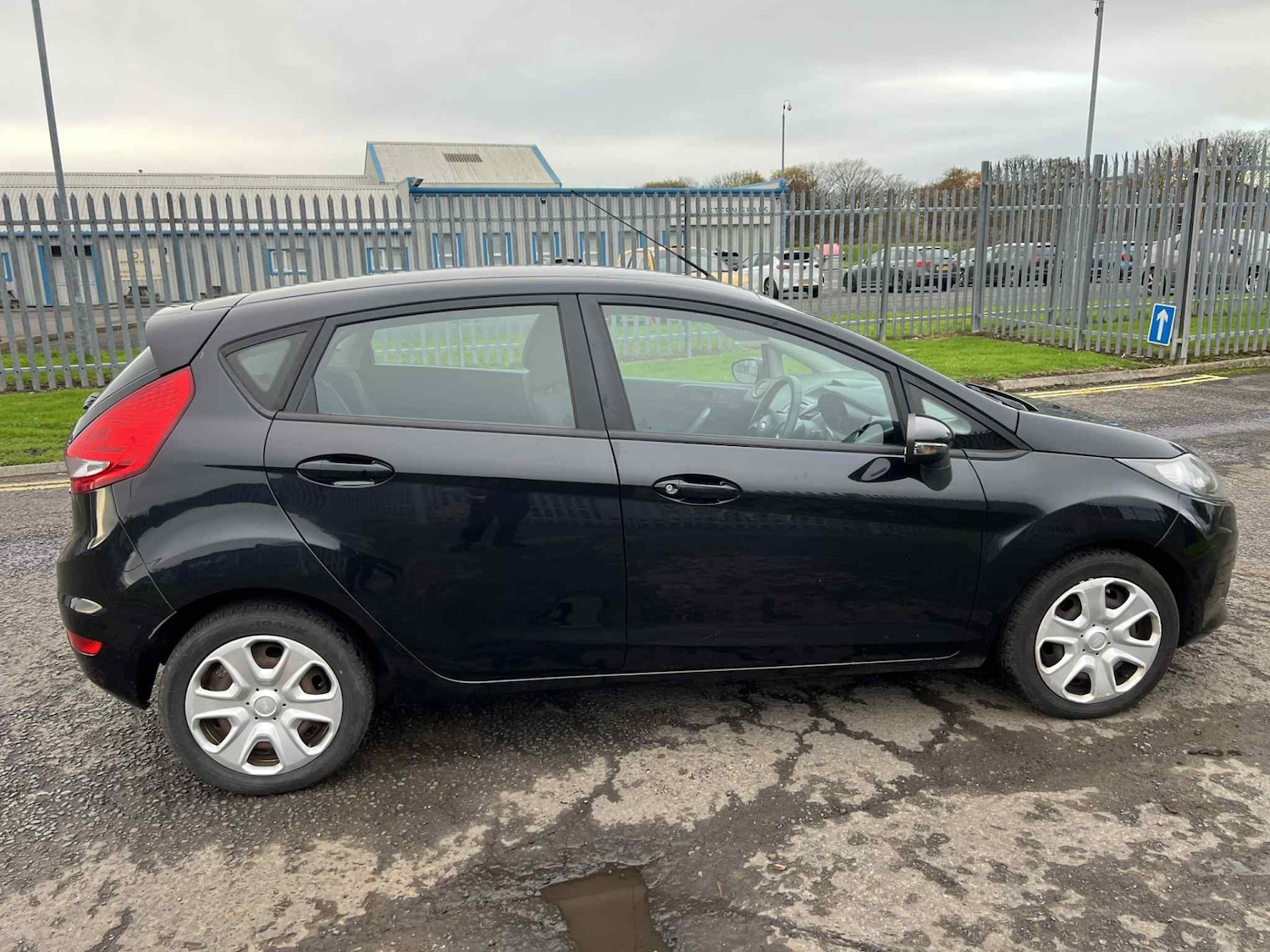 Used Ford Fiesta 2011 for sale - 76532304: Photo 9