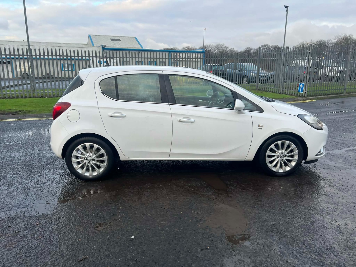 Used Vauxhall Corsa 2015 for sale - 77370983: Photo 4
