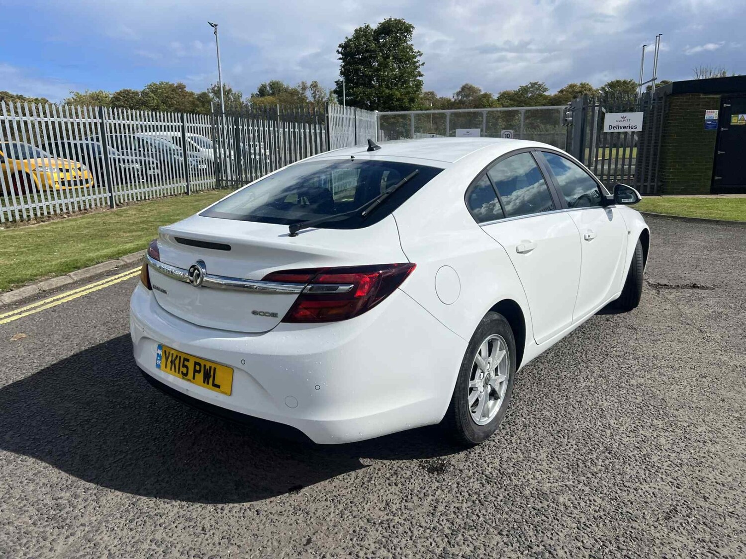 Used Vauxhall Insignia 2015 for sale - 75933135: Photo 3