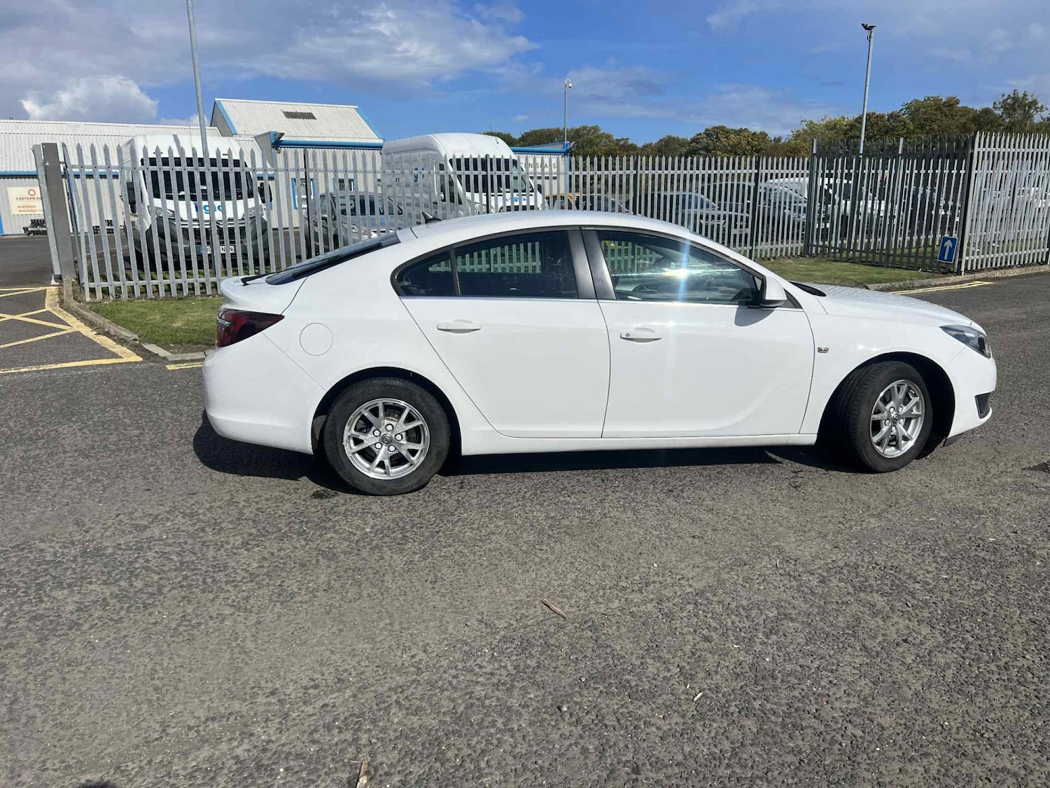 Used Vauxhall Insignia 2015 for sale - 75933135: Photo 9