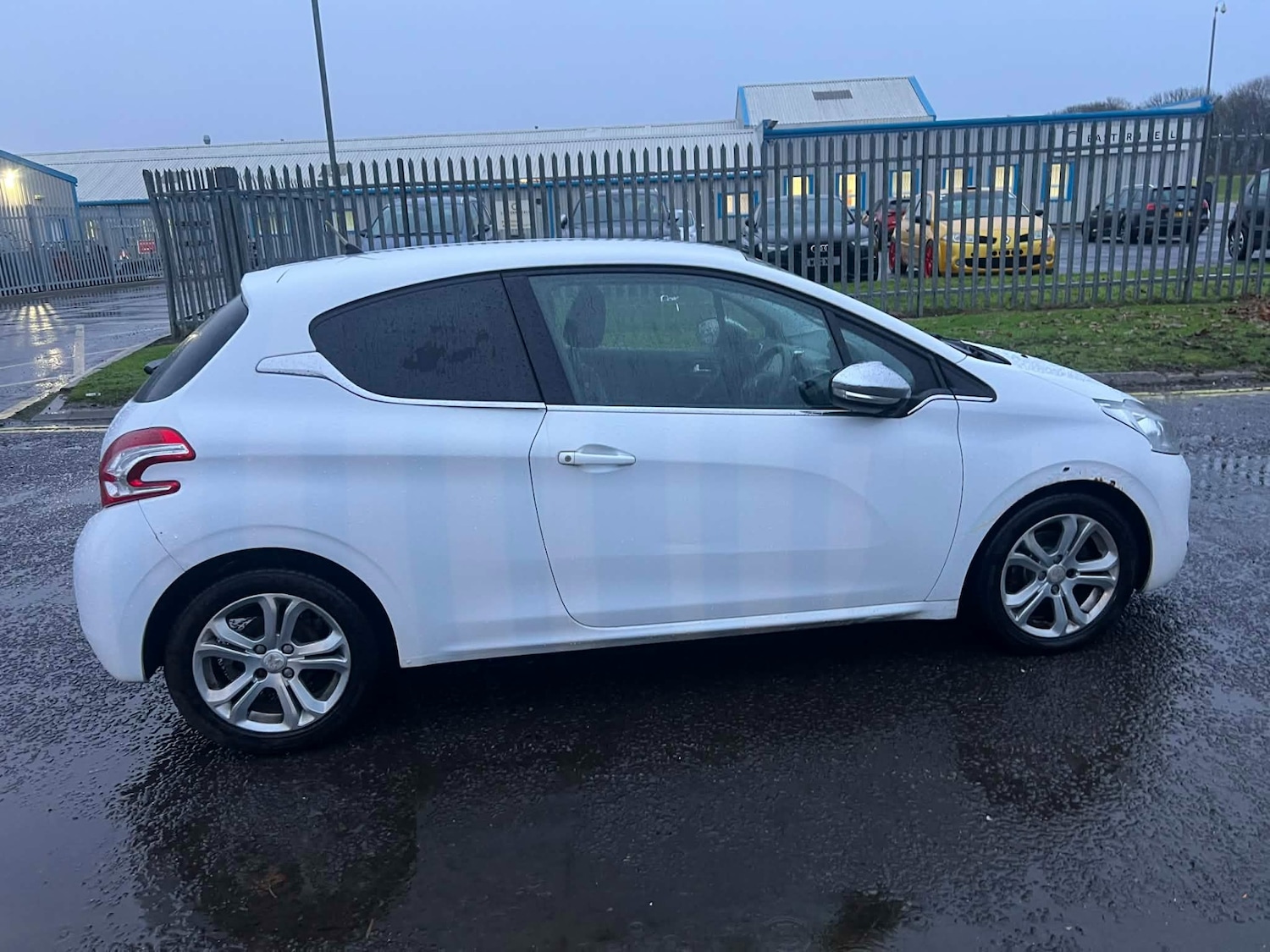 Used Peugeot 208 2012 for sale - 76709186: Photo 8