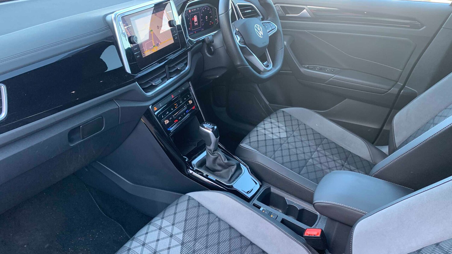 Used Volkswagen T-Roc 2023 for sale - 77928720: Photo 20