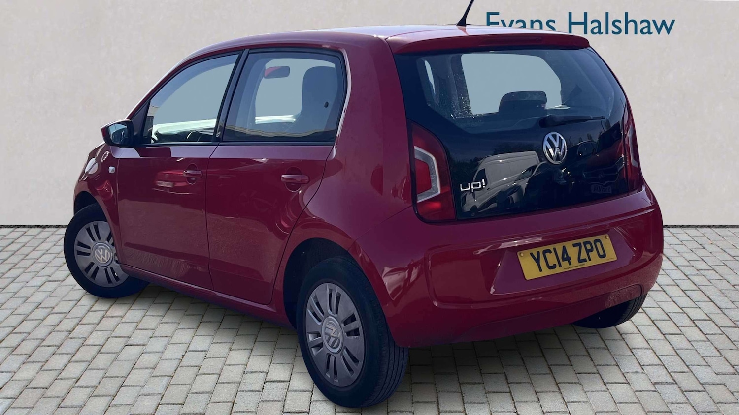 Used Volkswagen up! 2014 for sale - 77972816: Photo 2
