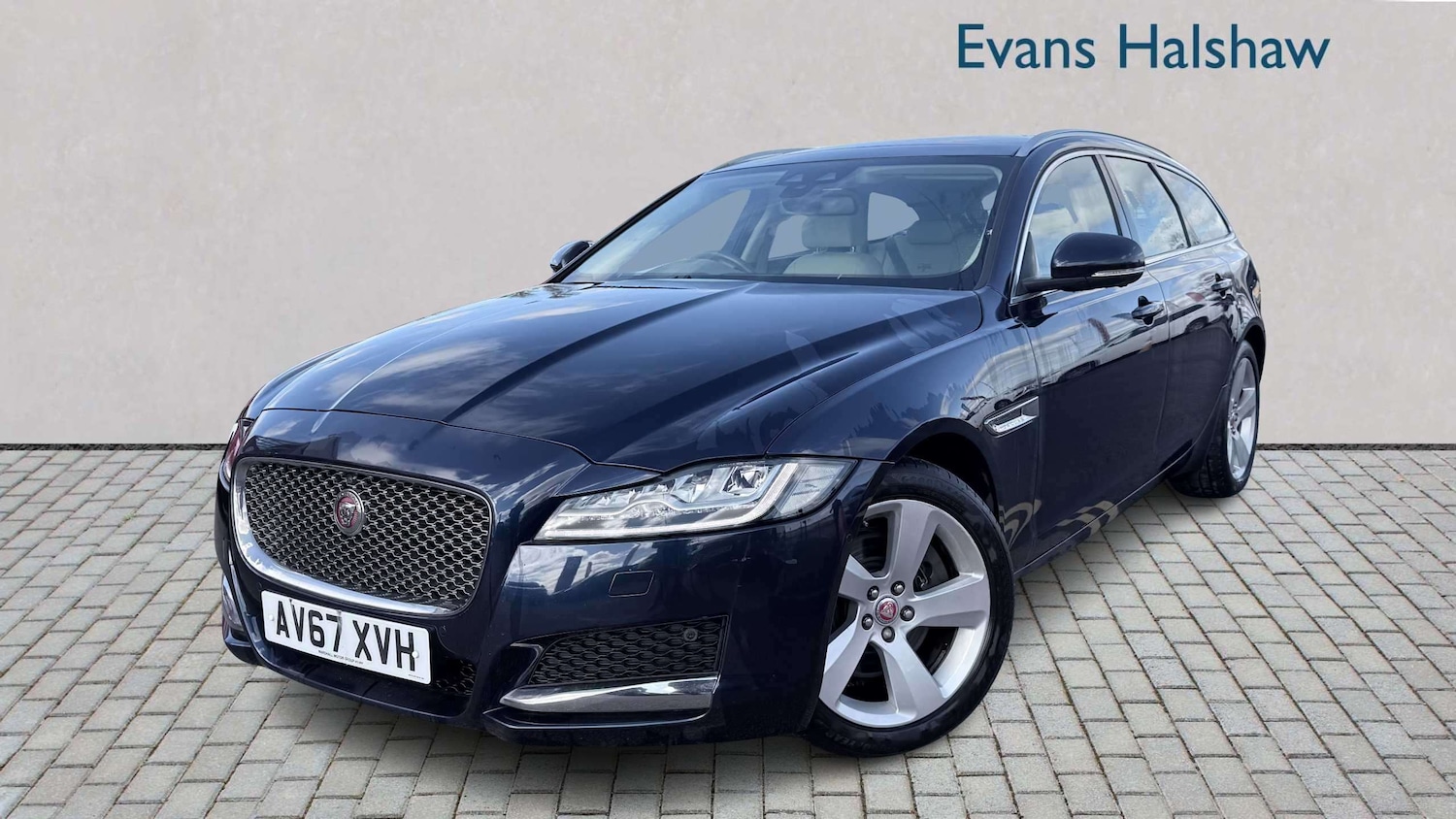 Used Jaguar XF 2018 for sale - 77860574: Photo 4