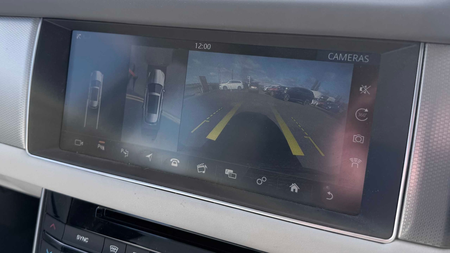 Used Jaguar XF 2018 for sale - 77860574: Photo 9