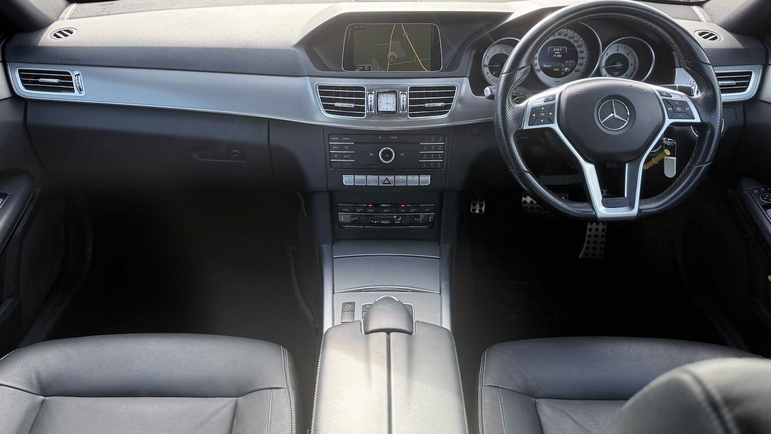 Used Mercedes-Benz E Class 2015 for sale - 77894371: Photo 16