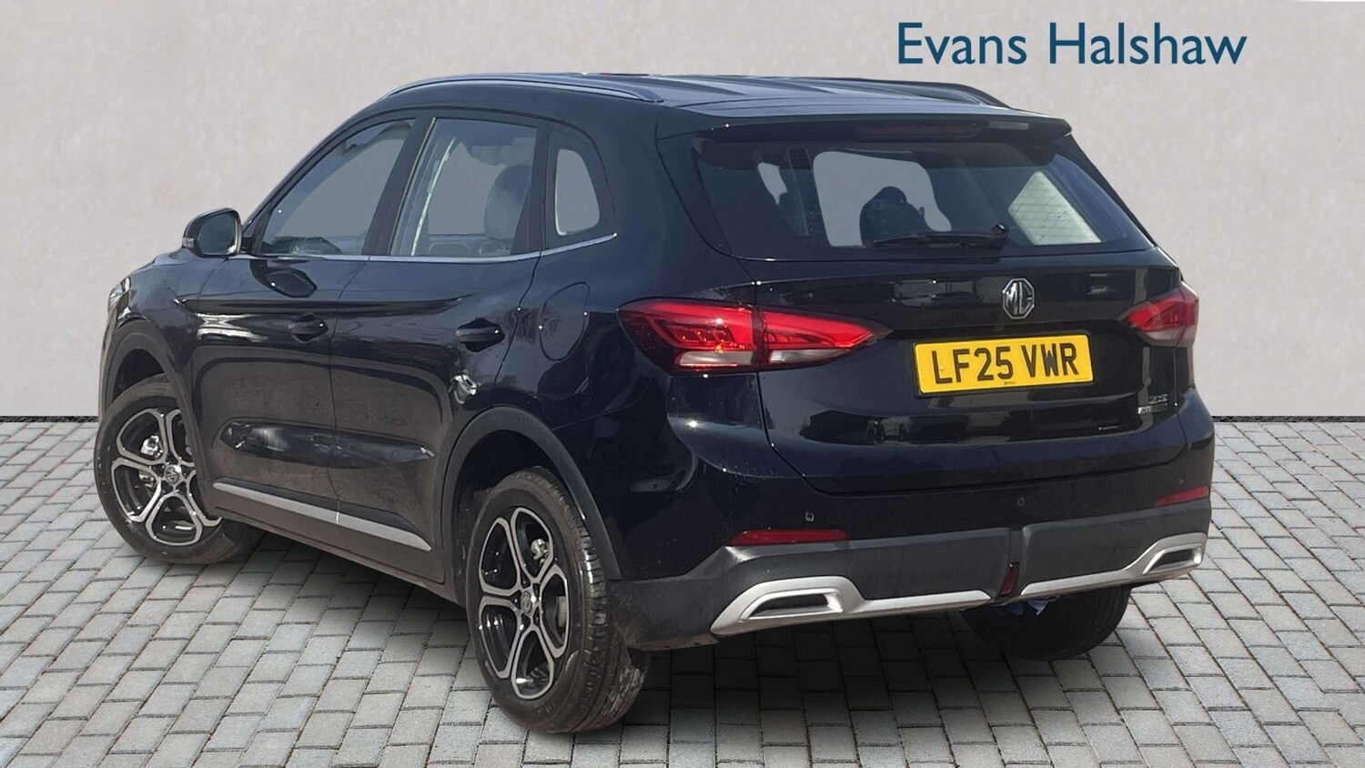 Used Jaguar E-Pace 2019 for sale - 77960843: Photo 2