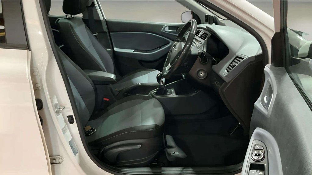 Used Hyundai i20 2015 for sale - 76546720: Photo 9