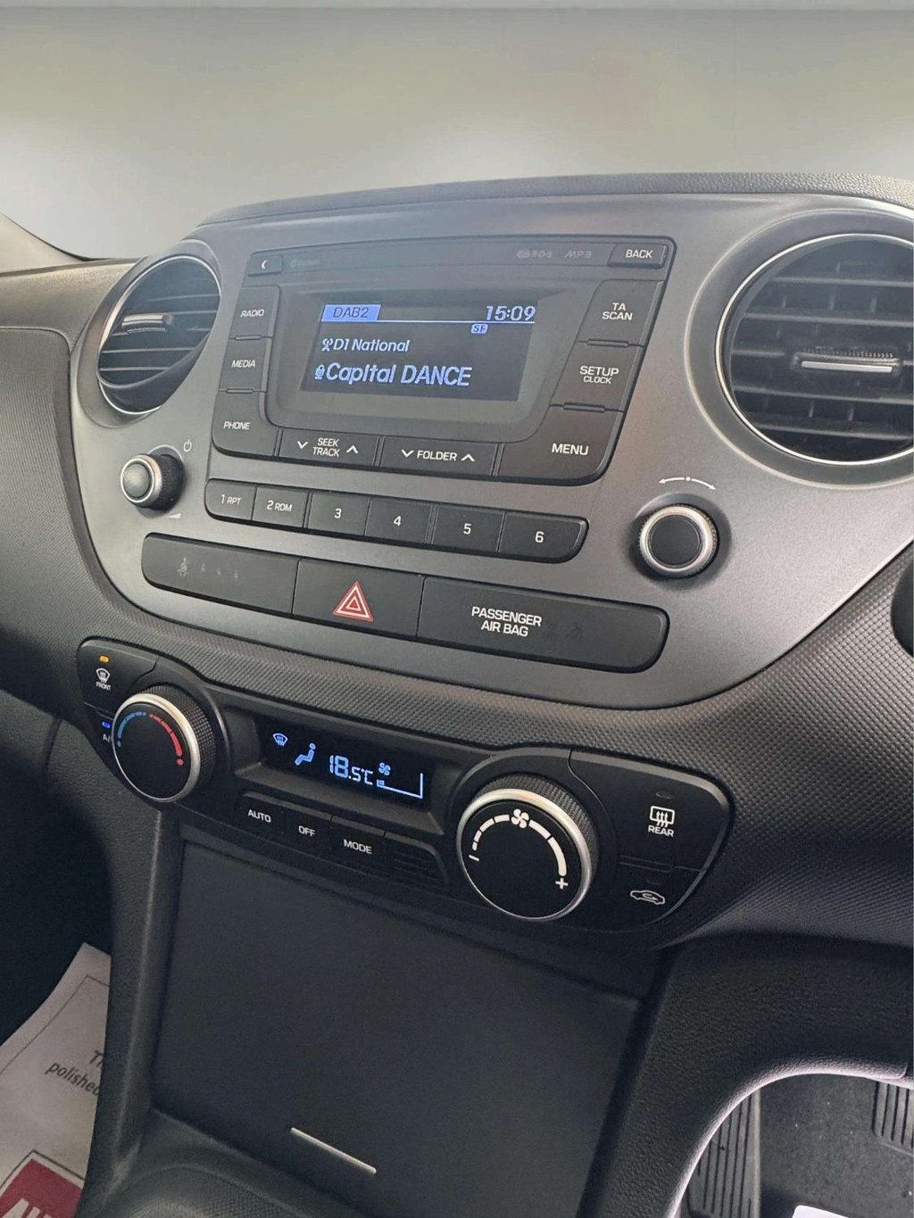 Used Hyundai i10 2017 for sale - 76173164: Photo 27