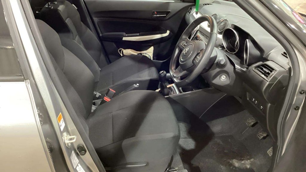 Used Suzuki Swift 2023 for sale - 77642948: Photo 9