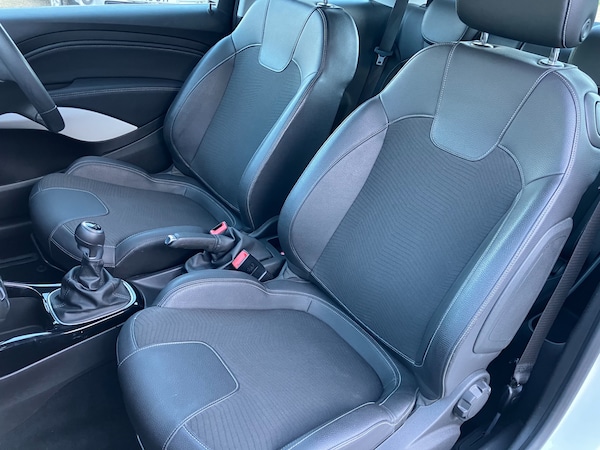 Used Vauxhall ADAM 2017 for sale - 76036688: Photo 8