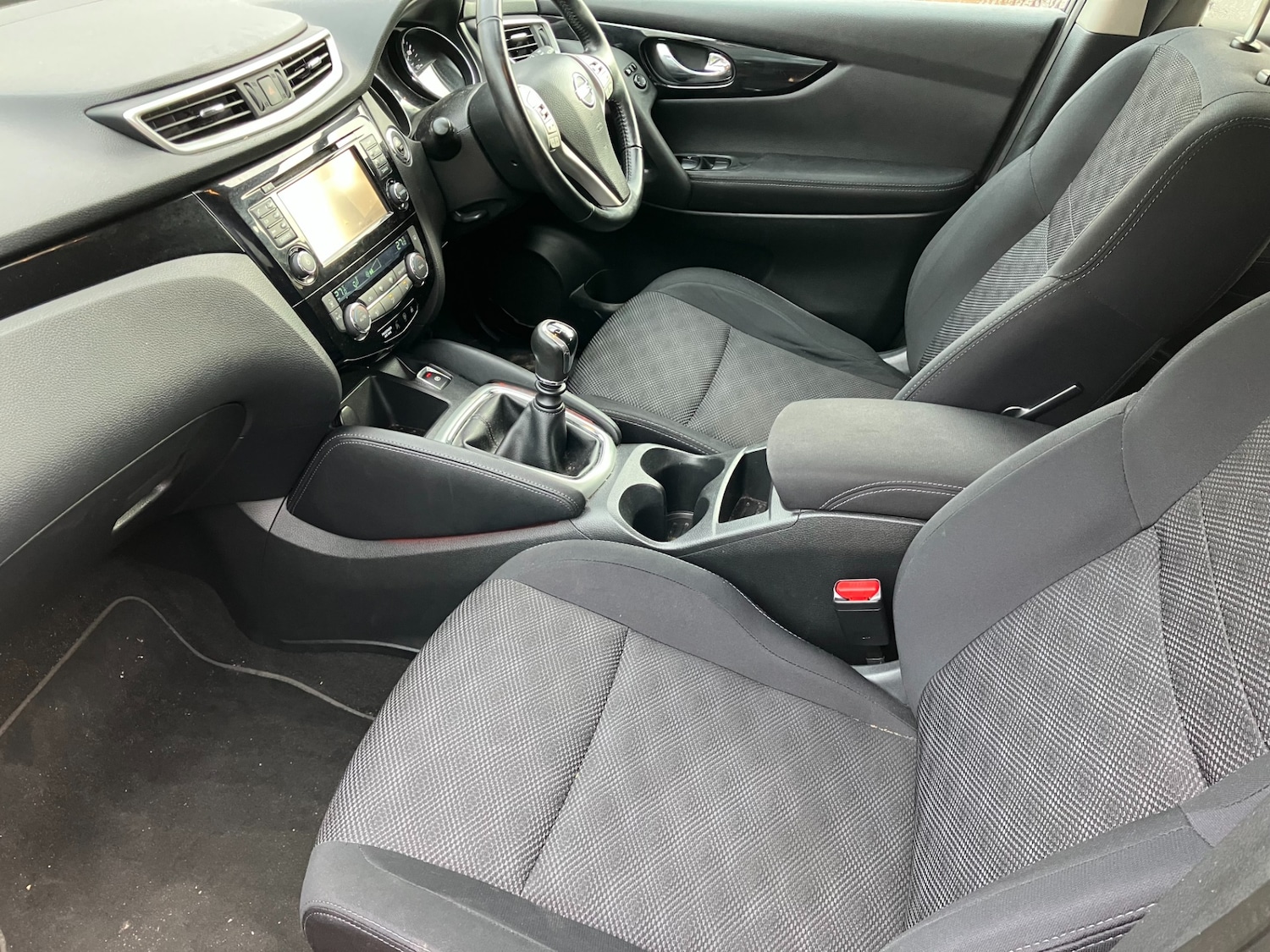 Used Nissan Qashqai 2016 for sale - 77640211: Photo 3