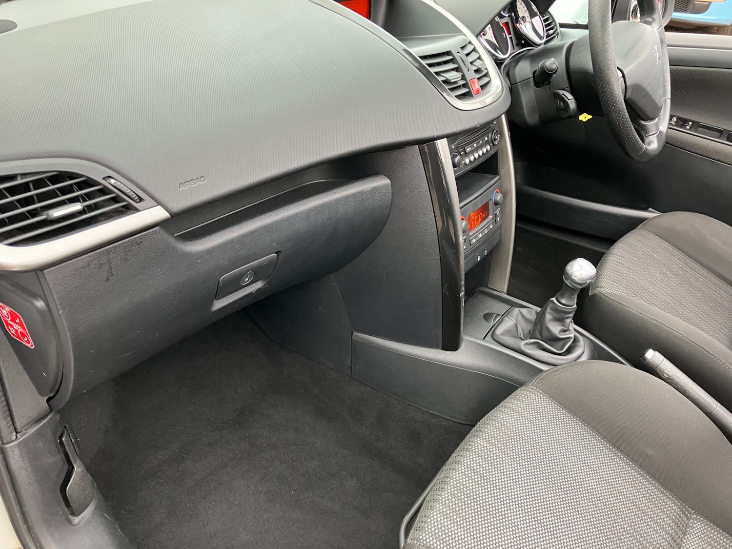 Used Peugeot 207 2010 for sale - 76319936: Photo 5