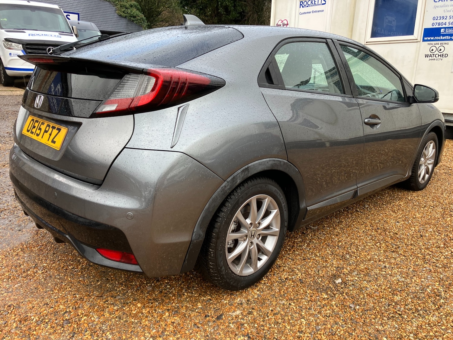 Used Honda Civic 2015 for sale - 77233837: Photo 5