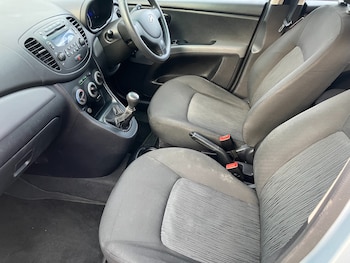 Used Hyundai i10 2012 for sale - 77062160: Photo