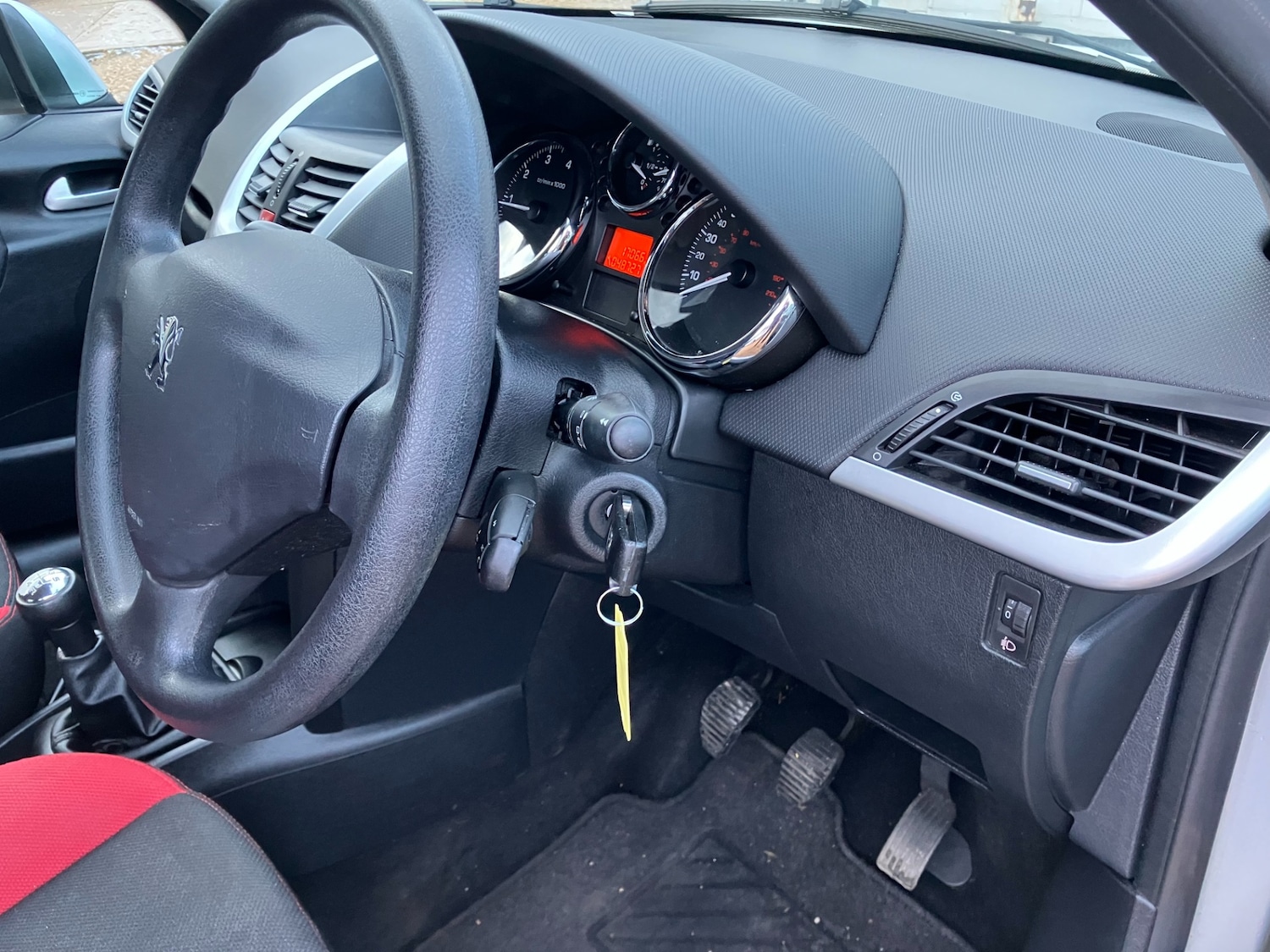 Used Peugeot 207 2009 for sale - 77138436: Photo 9