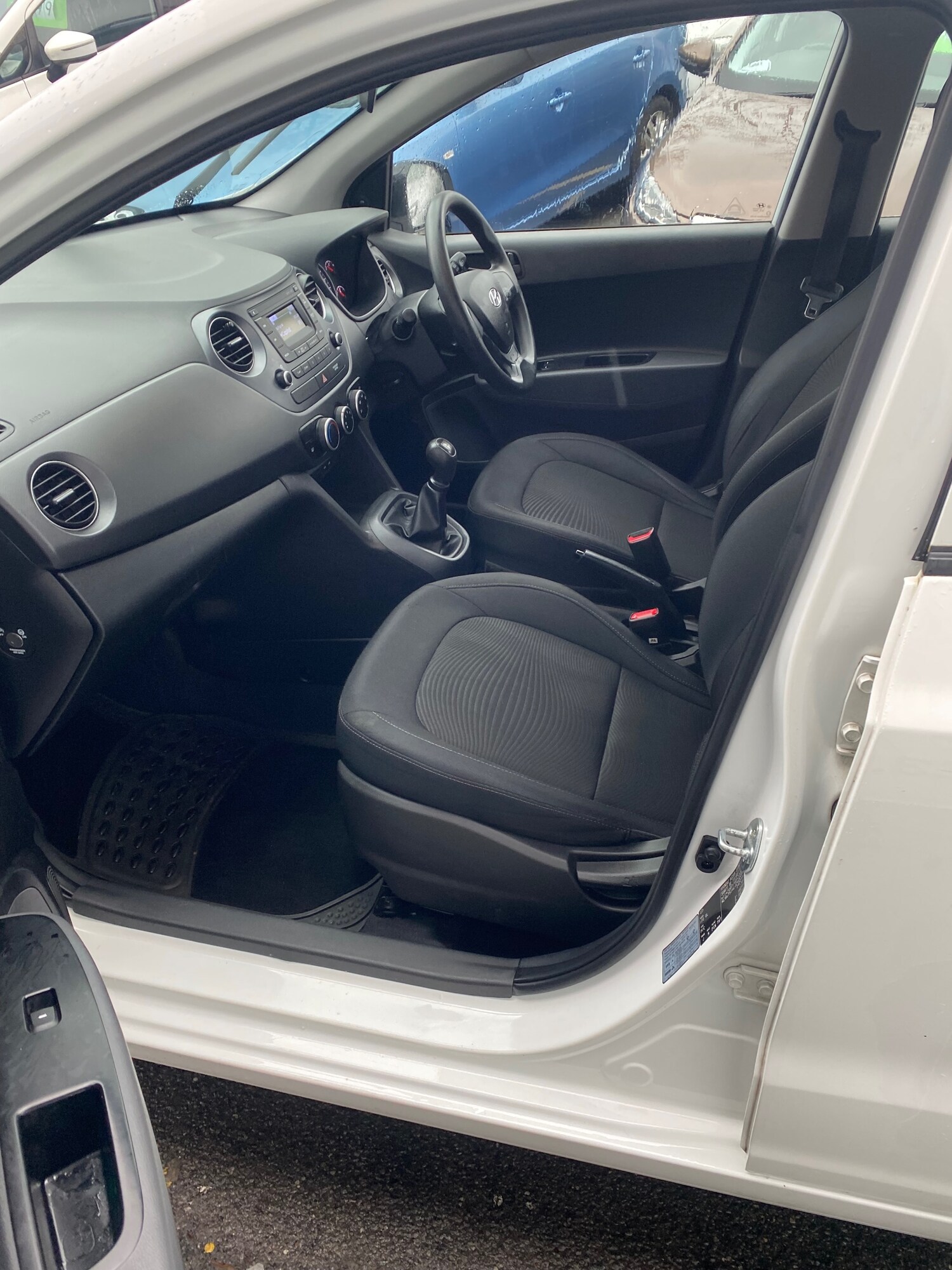 Used Hyundai i10 2018 for sale - 77528448: Photo 8