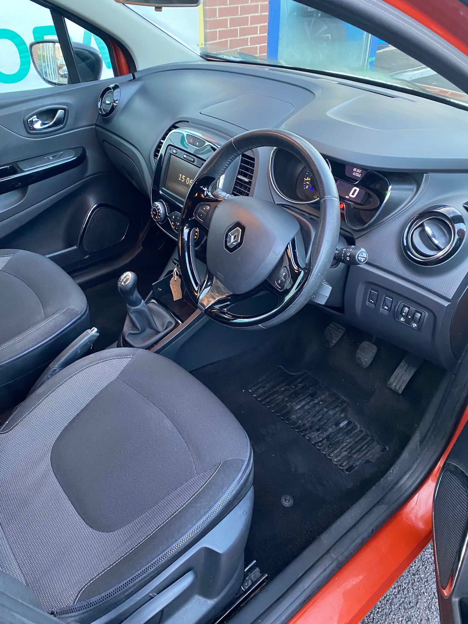 Used Renault Captur 2014 for sale - 76960239: Photo 5