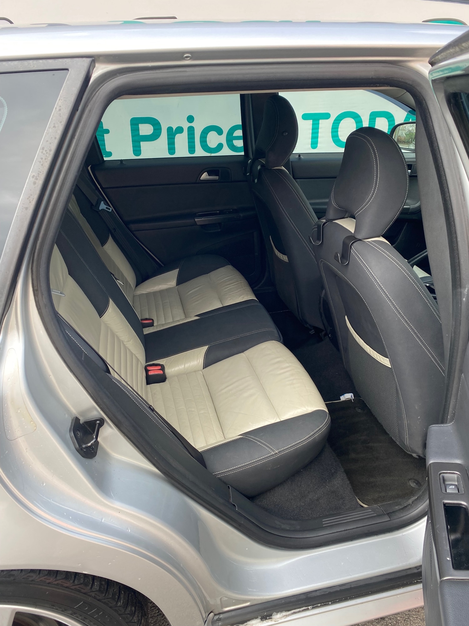 Used Volvo V50 2010 for sale - 77873346: Photo 6