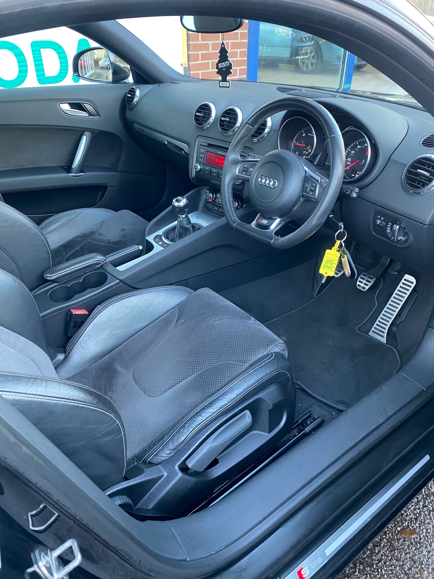 Used Audi TT 2009 for sale - 76601783: Photo 5