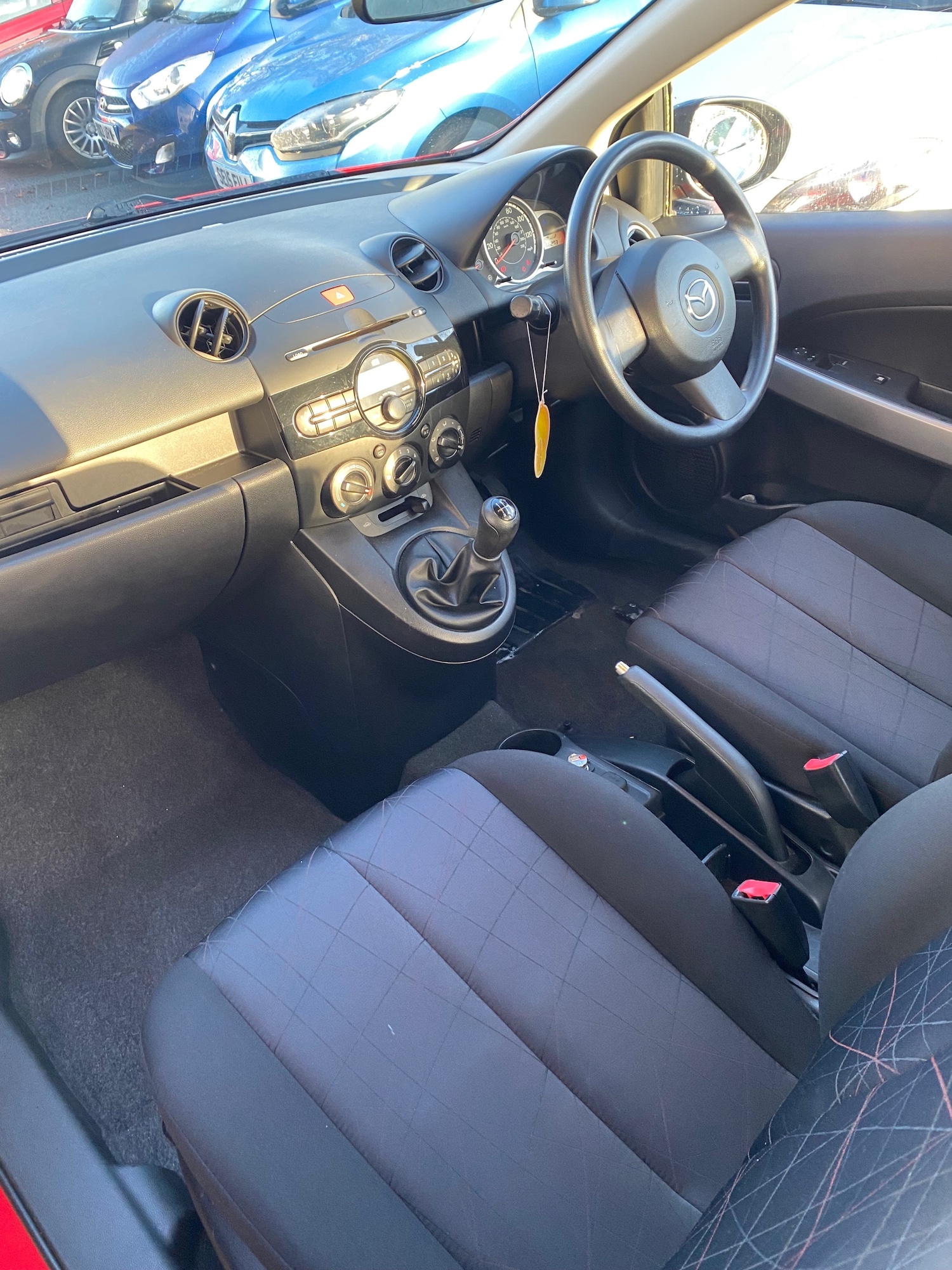 Used Mazda Mazda2 2011 for sale - 76777110: Photo 6