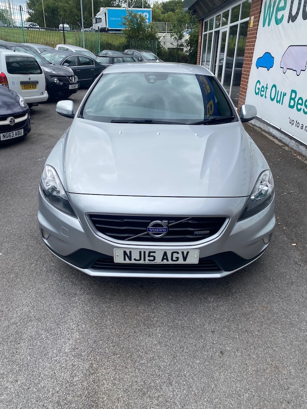 Used Volvo V40 2015 for sale - 75380811: Photo 2