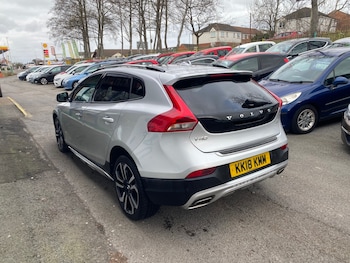 Used Volvo V40 2018 for sale - 77591062: Photo