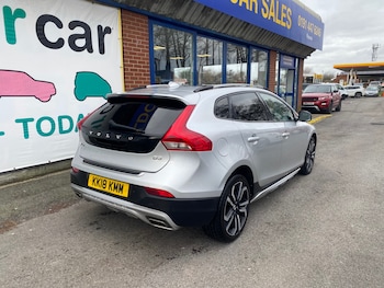 Used Volvo V40 2018 for sale - 77591062: Photo