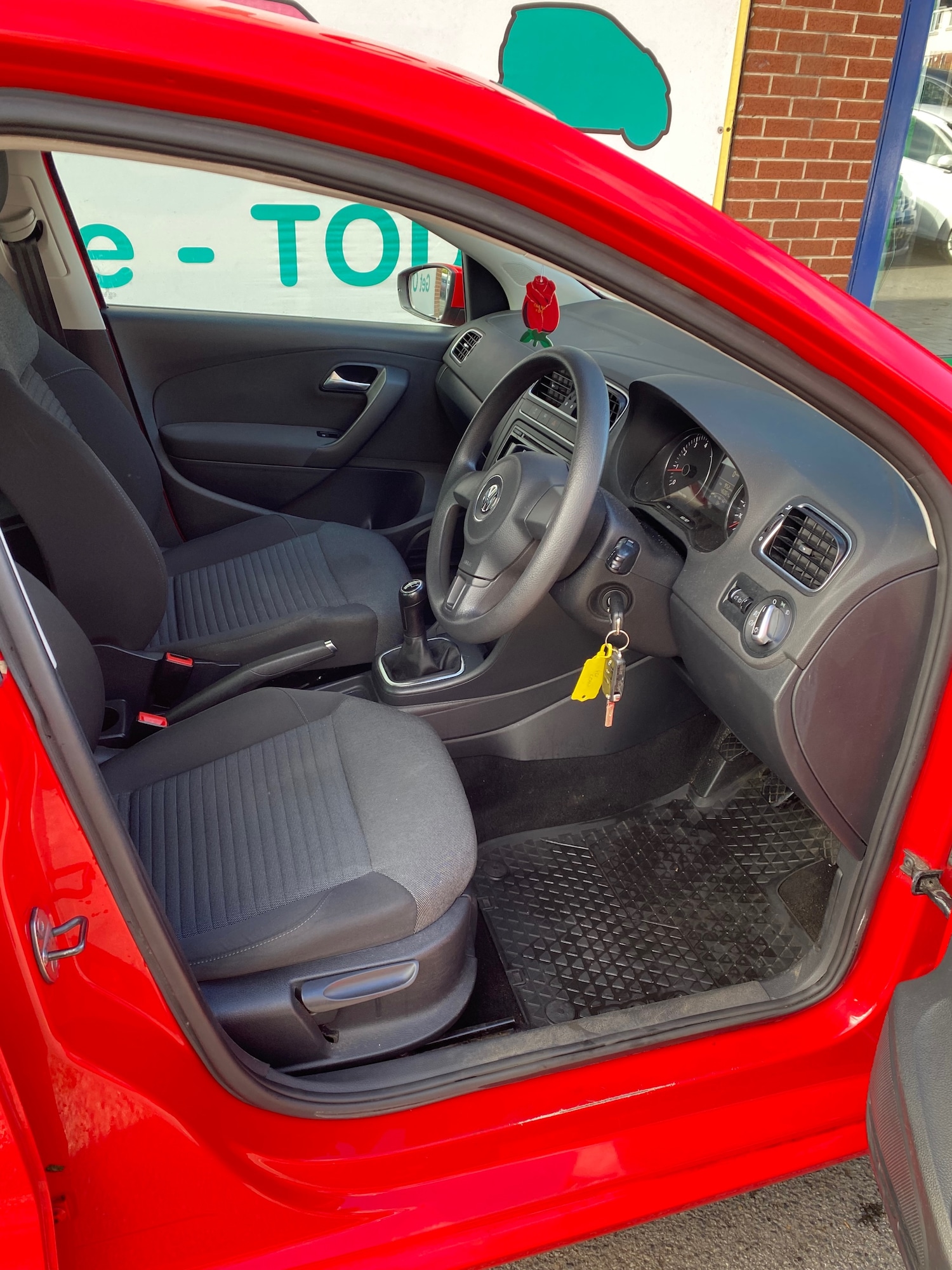 Used Volkswagen Polo 2012 for sale - 76374492: Photo 3