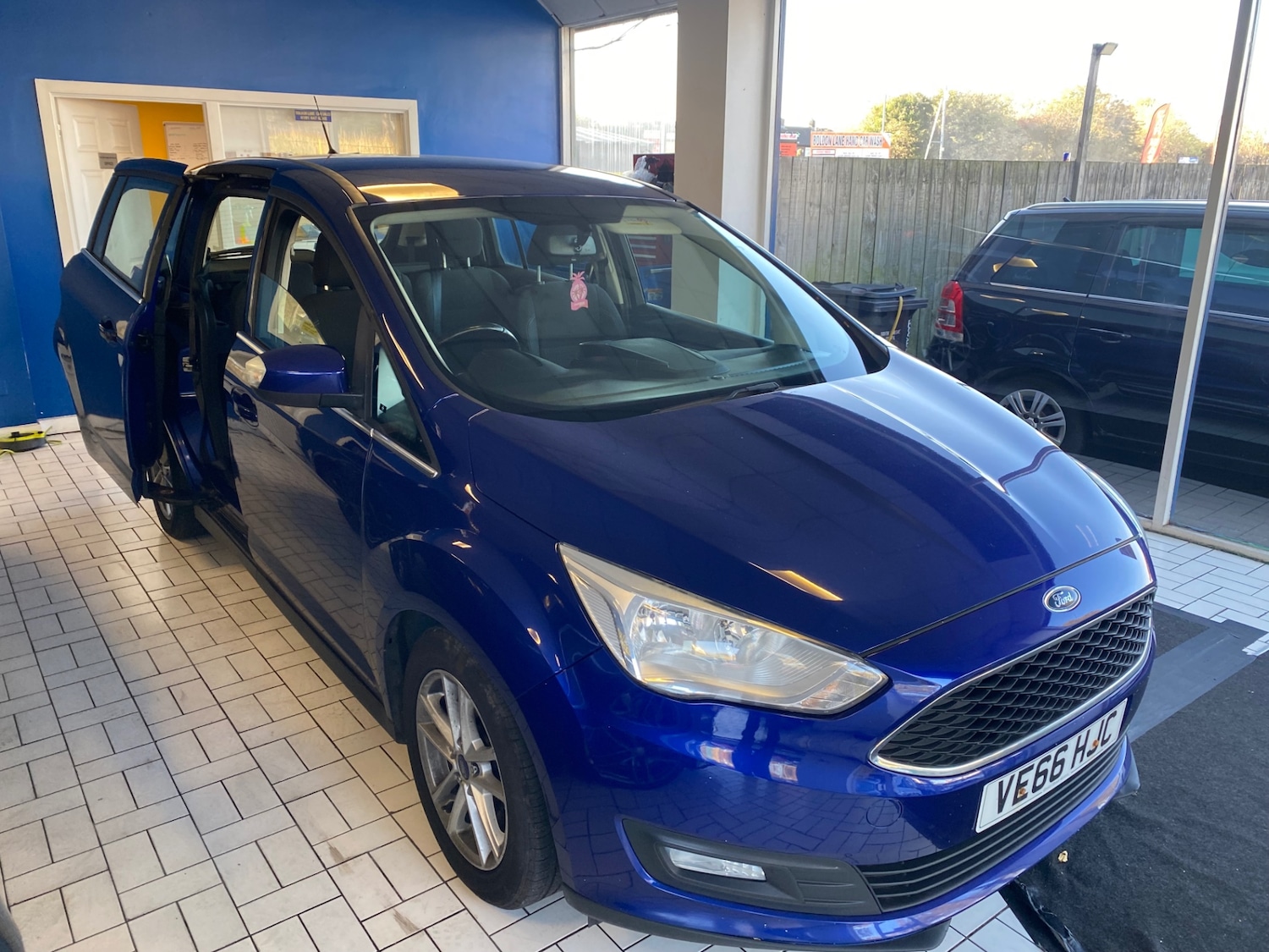Used Ford Grand C-Max 2016 for sale - 76234251: Photo 2