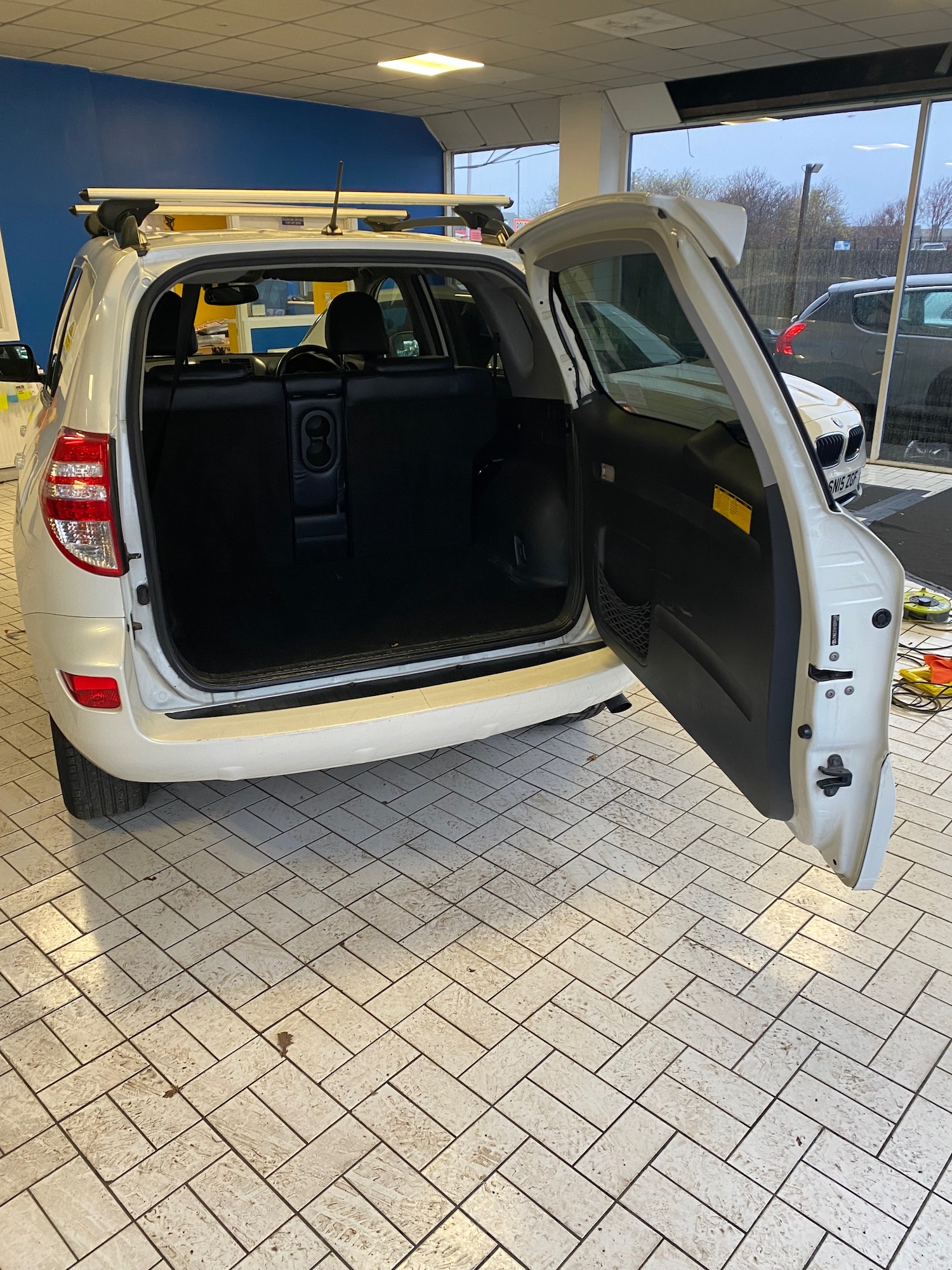 Used Toyota RAV4 2011 for sale - 76565294: Photo 6