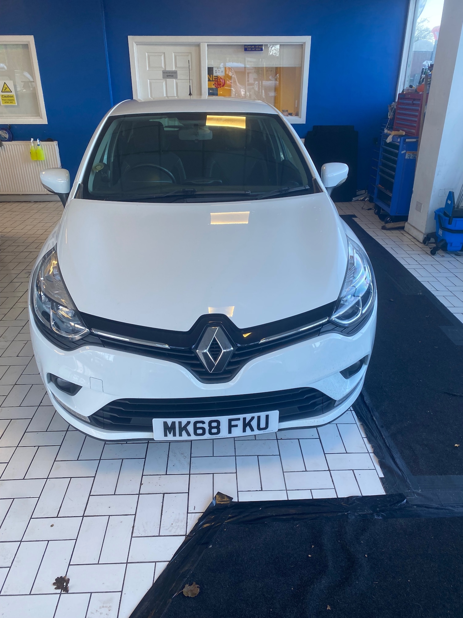Used Renault Clio 2018 for sale - 76892194: Photo 2