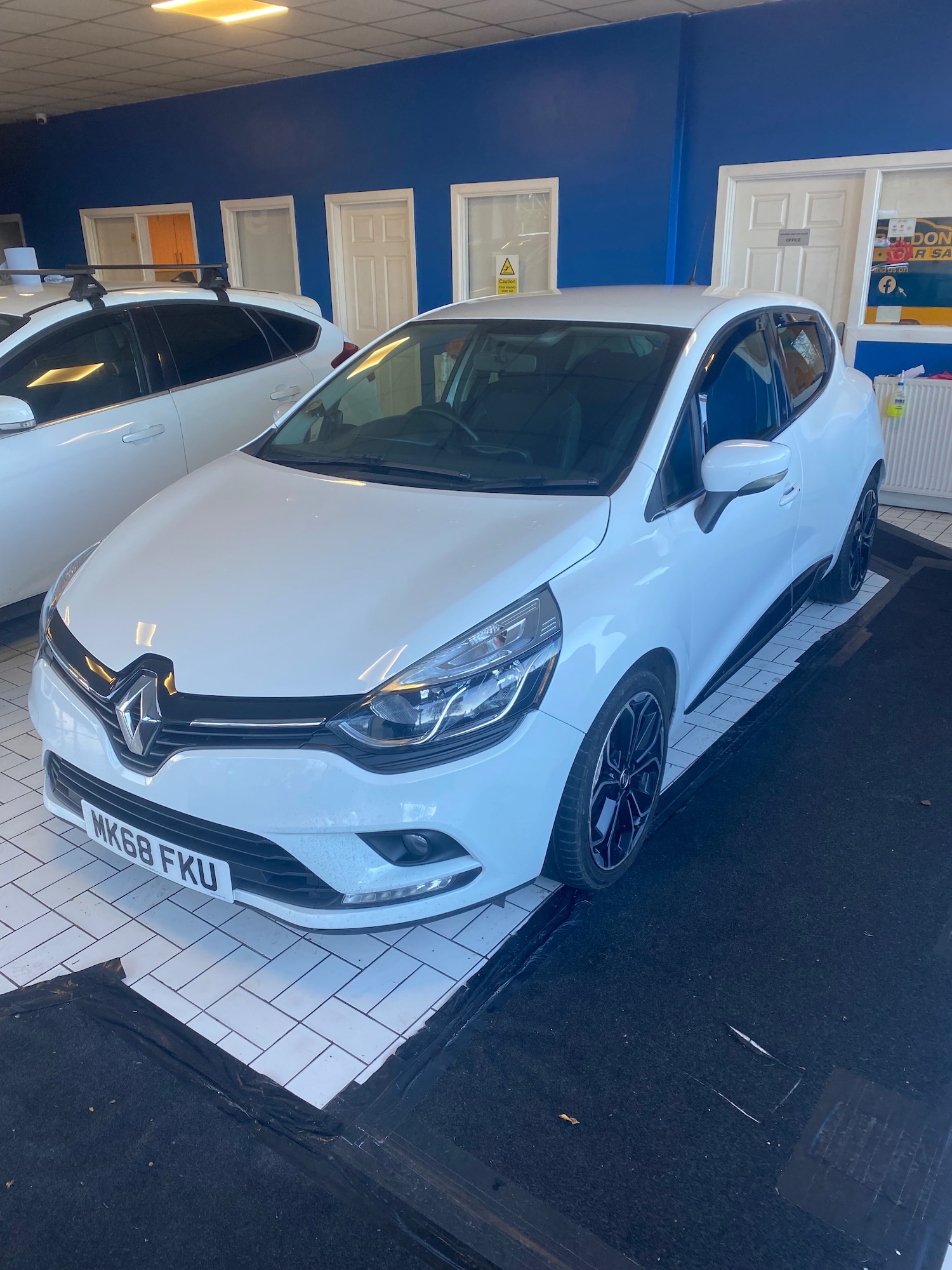 Used Renault Clio 2018 for sale - 76892194: Photo 4