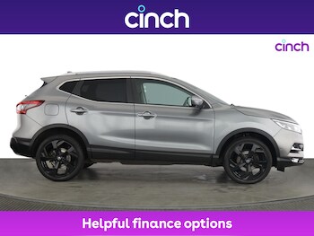 Used Nissan Qashqai 2017 for sale - 75948612: Photo 2