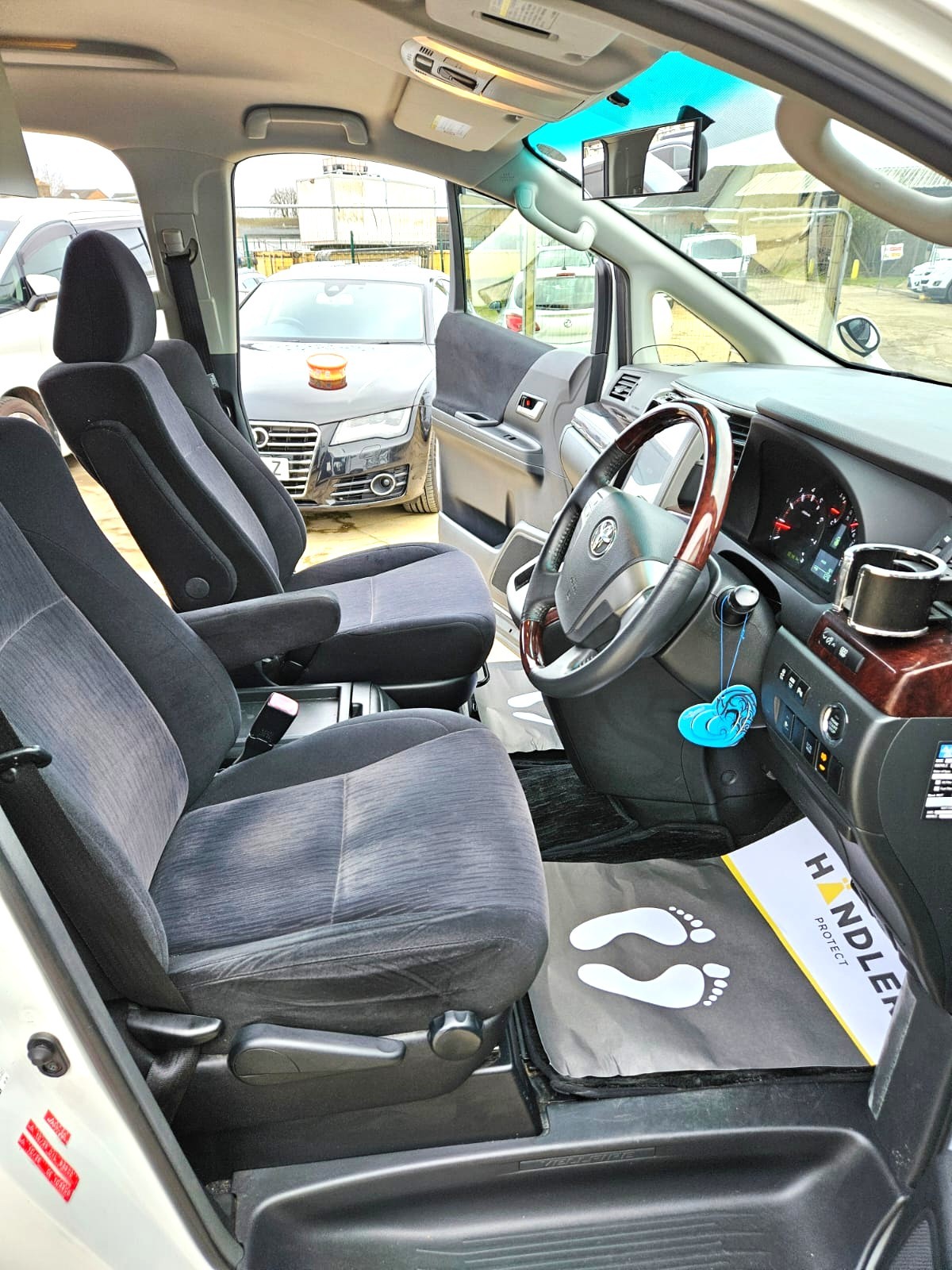 Used Toyota Vellfire 2026 for sale - 78049862: Photo 10