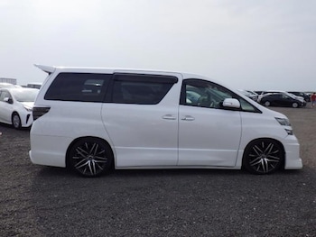 Used Toyota Vellfire 2014 for sale - 77082710: Photo