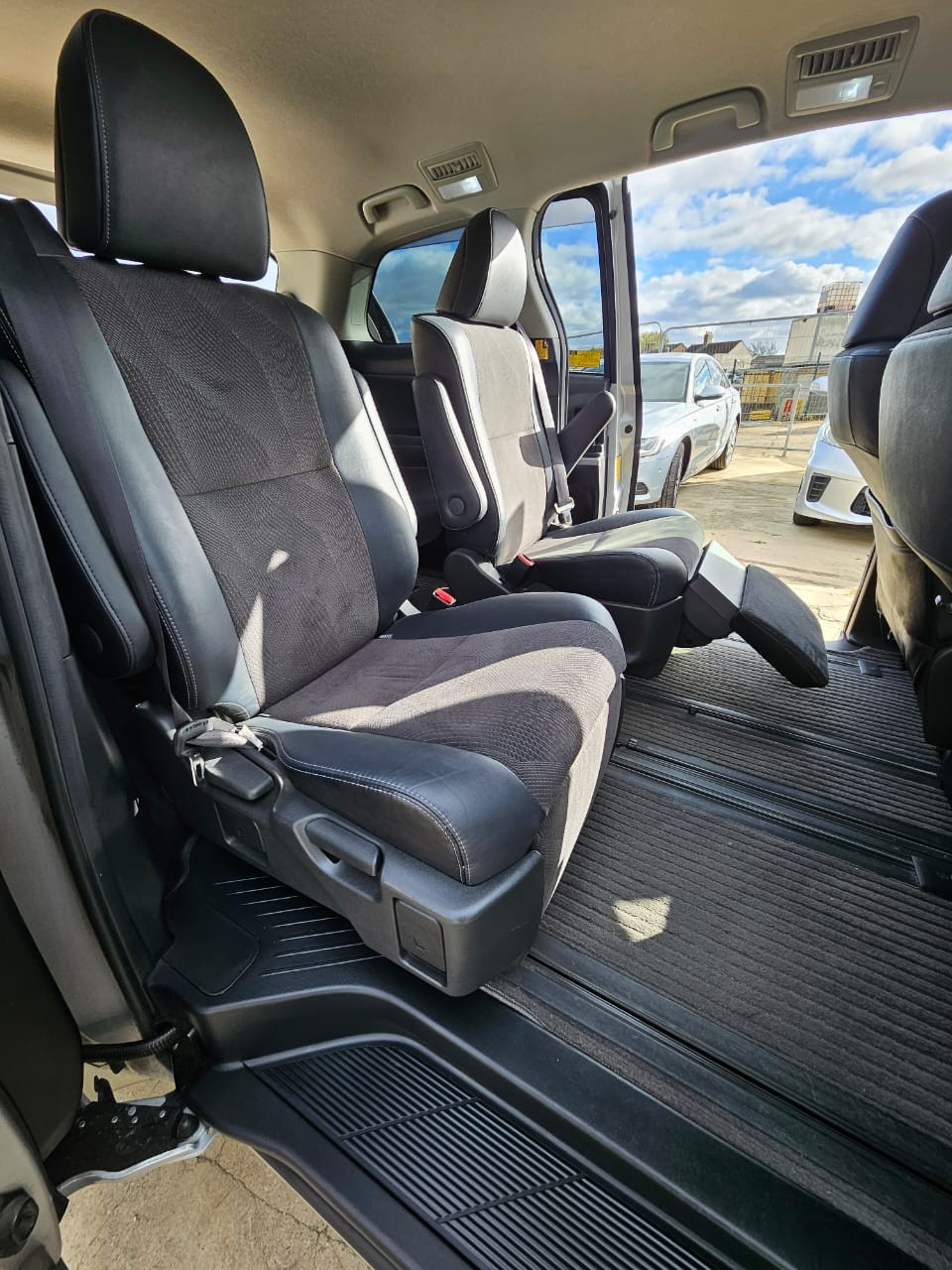 Used Toyota Estima 2025 for sale - 76373338: Photo 10