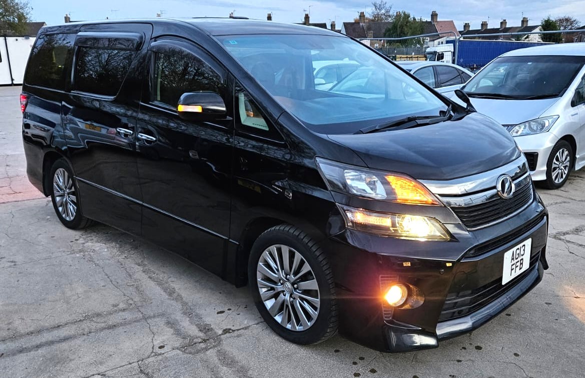 Used Toyota Vellfire 2025 for sale - 76474864: Photo 2
