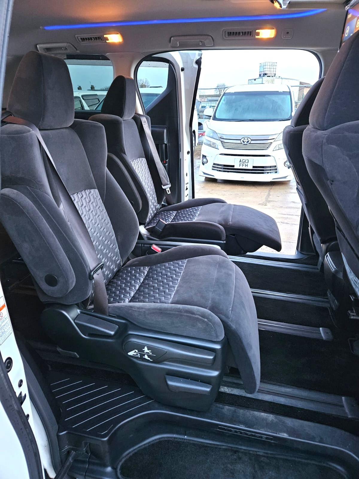 Used Toyota Vellfire 2025 for sale - 77389114: Photo 12