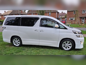 Used Toyota Vellfire 2014 for sale - 76112748: Photo