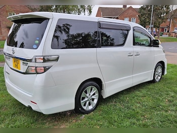 Used Toyota Vellfire 2014 for sale - 76112748: Photo