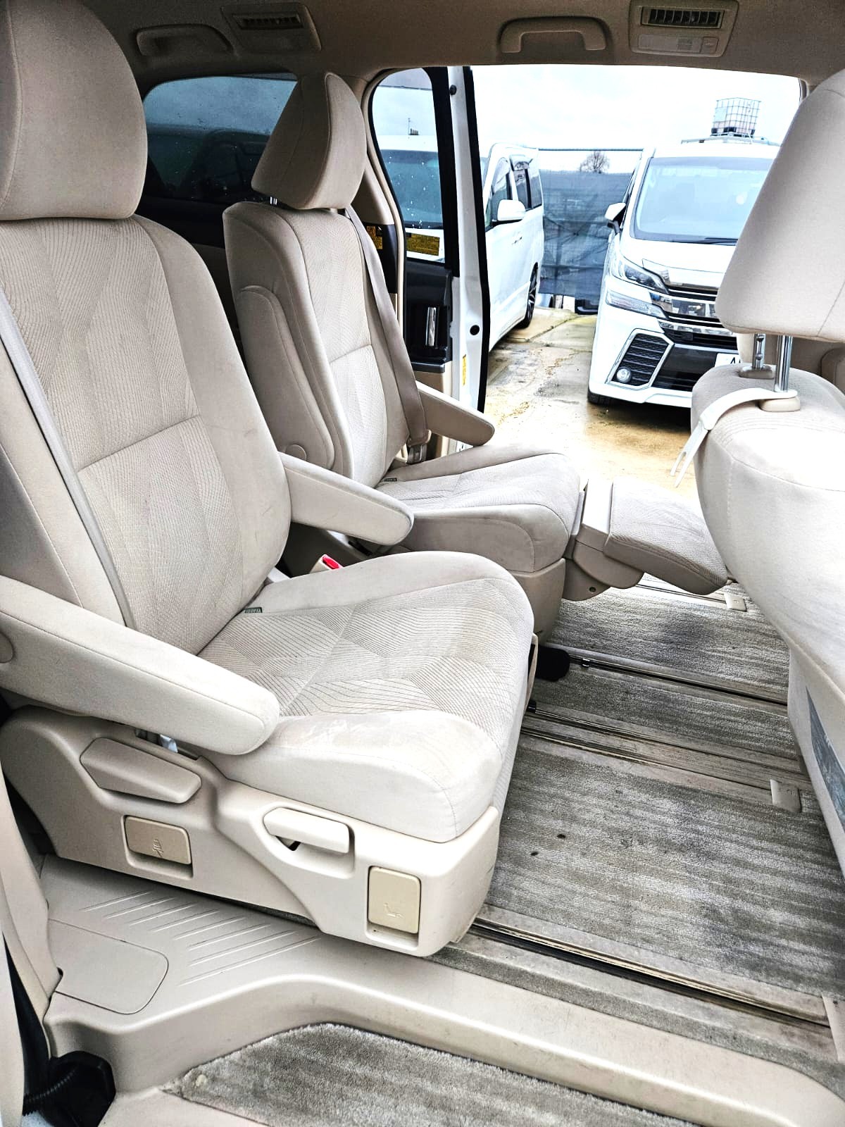 Used Toyota Estima 2025 for sale - 77281180: Photo 12