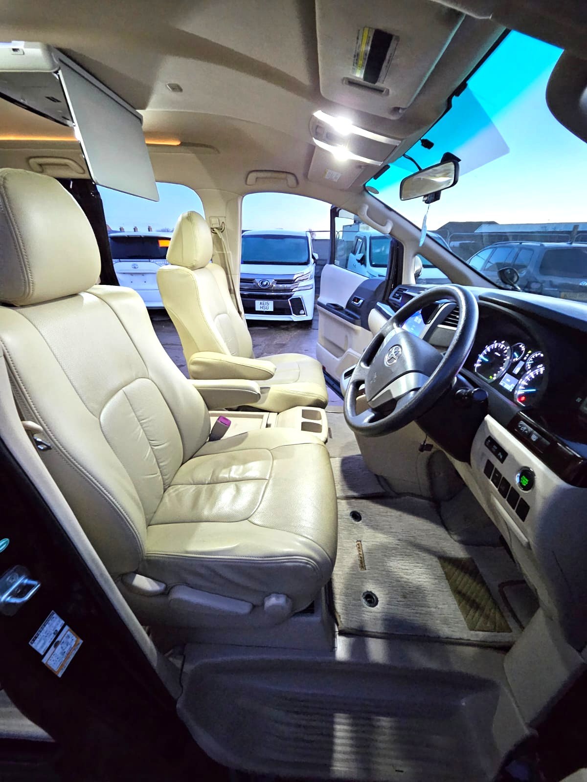 Used Toyota Vellfire 2025 for sale - 77018441: Photo 10