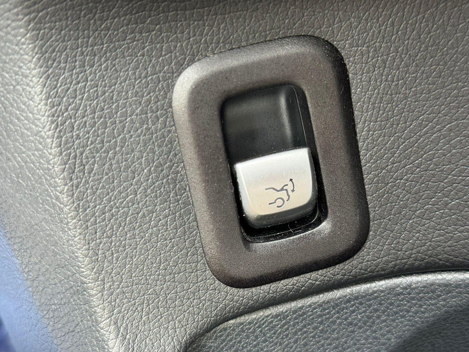 Used Mercedes-Benz C Class 2015 for sale - 77709933: Photo 32